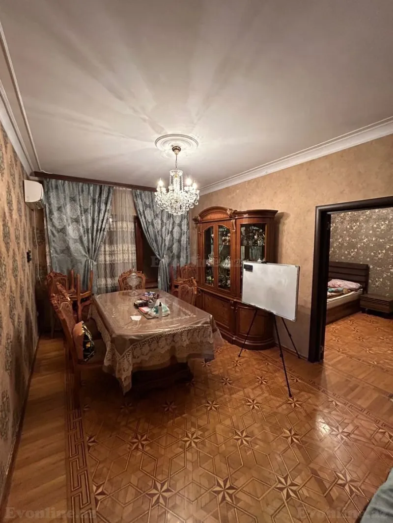 Bakı, Xətai r., Həzi Aslanov m.da 5 otaqlı mənzil satılır