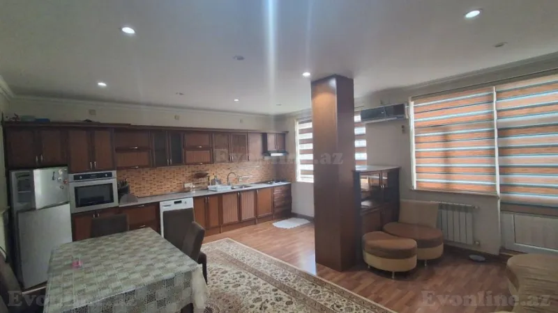 Bakı, Binəqədi r., Azadlıq prospekti m., 7-ci mikrorayonda 3 otaqlı mənzil kirayə verilir