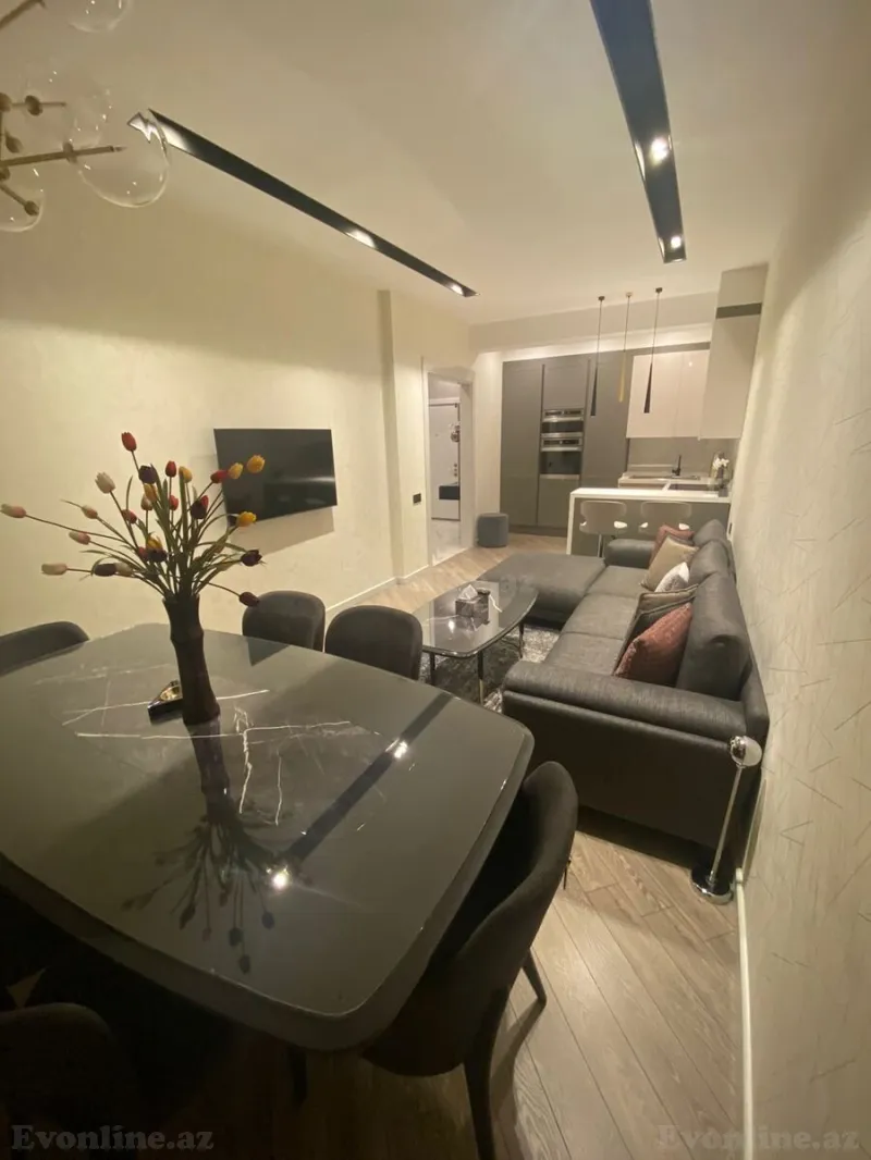 Kirayə verilir 3 otaqlı Mənzil Yeni tikili 130 m² Nizami m.