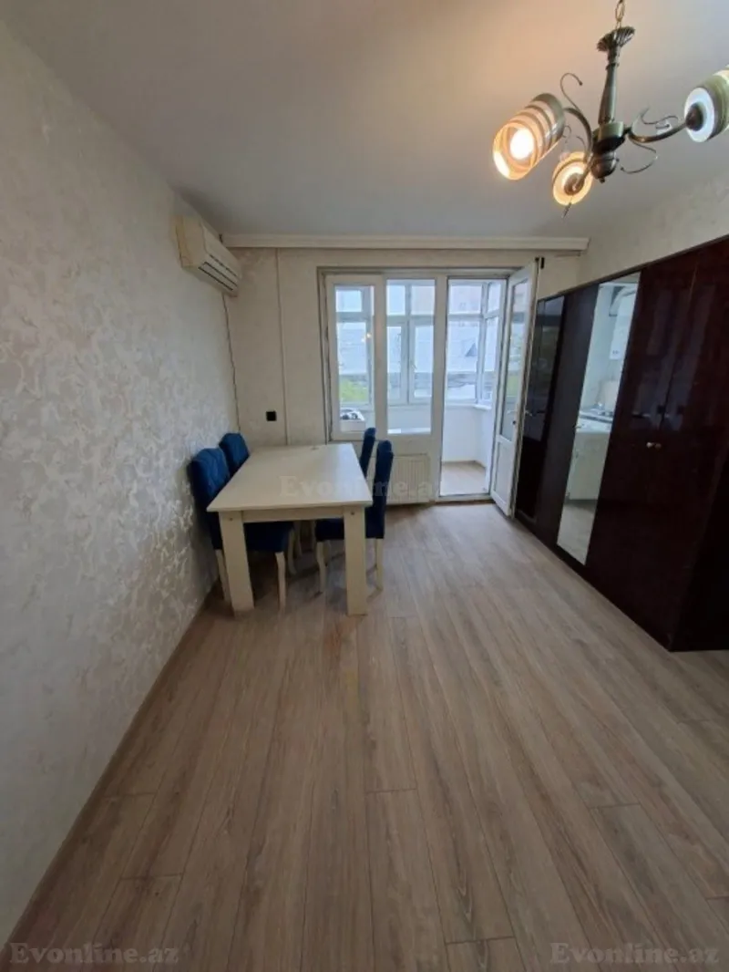 Satılır 2 otaqlı Mənzil Köhnə tikili 40 m² Elmlər Akademiyası m.