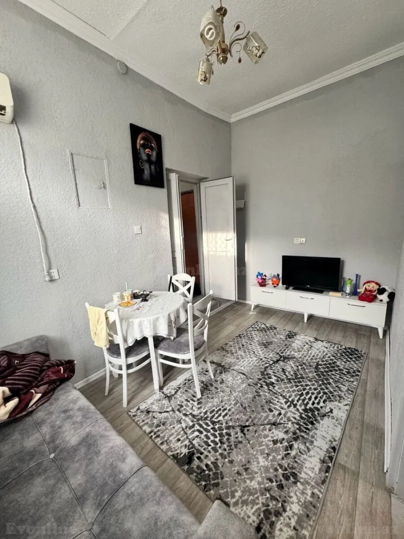 Kirayə verilir 2 otaqlı Mənzil Köhnə tikili 50 m² 28 May m.