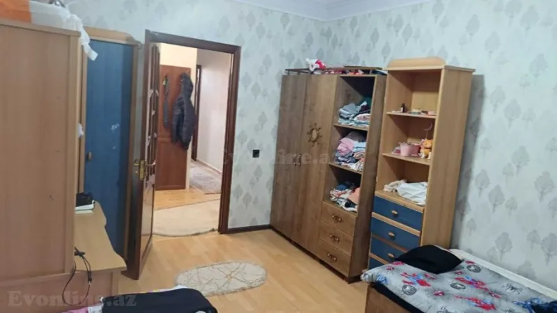 Satılır 4 otaqlı Mənzil Köhnə tikili 100 m² Neftçilər m. - şəkil 2