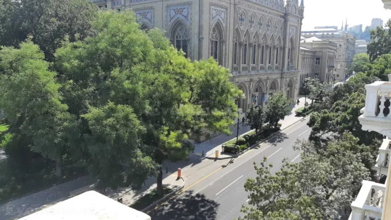 Kirayə verilir 3 otaqlı Mənzil Köhnə tikili 100 m² İçərişəhər m.