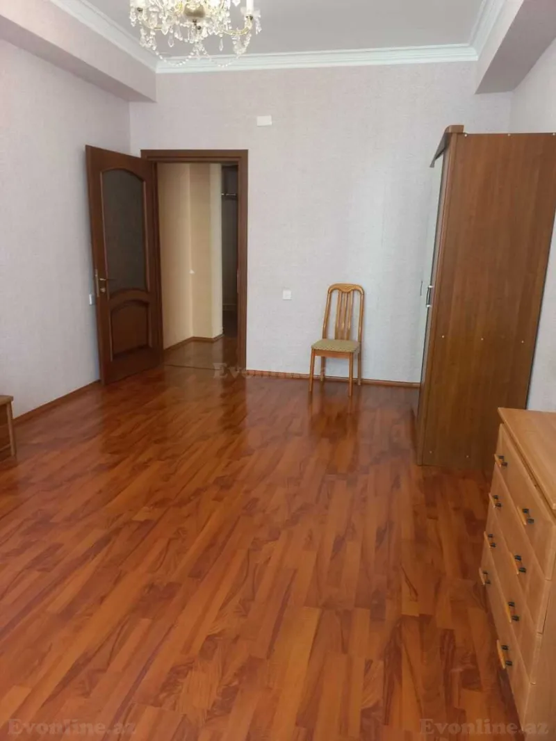 Kirayə verilir 3 otaqlı Mənzil Yeni tikili 135 m² İçərişəhər m. - şəkil 13