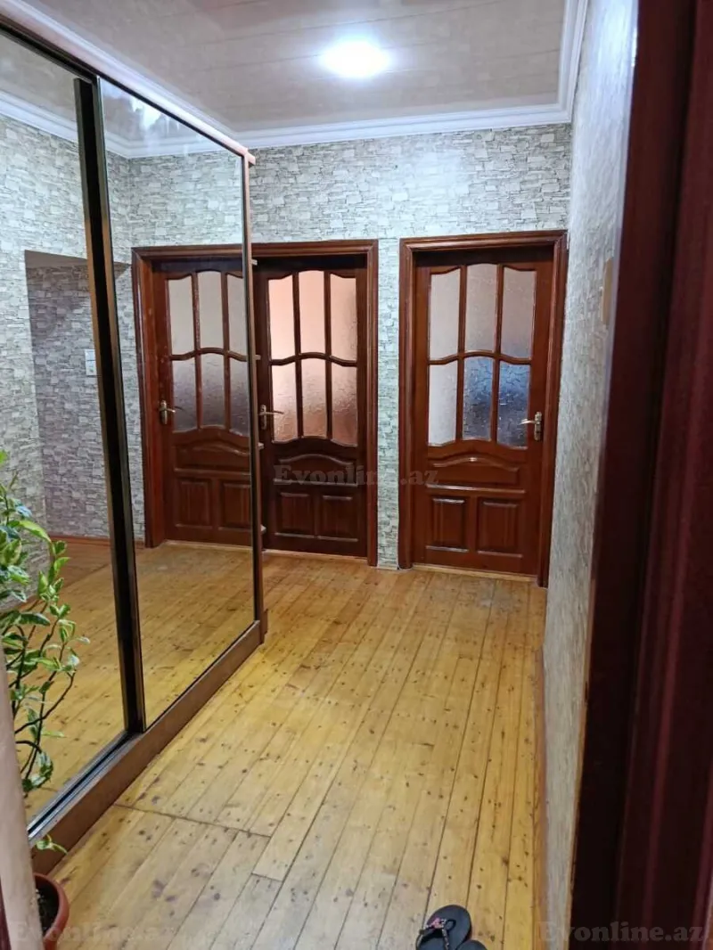 Satılır 3 otaqlı Mənzil Köhnə tikili 85 m² Qaraçuxur