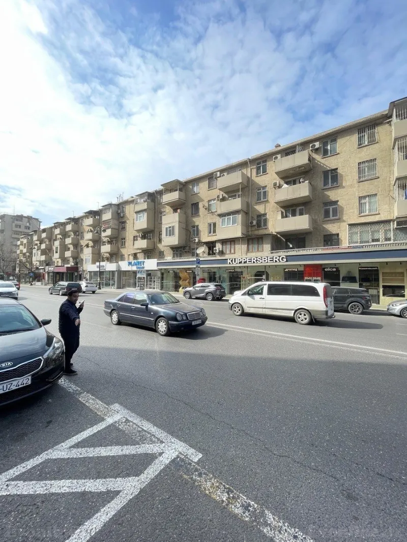 Satılır 3 otaqlı Mənzil Köhnə tikili 80 m² Gənclik m. - şəkil 3