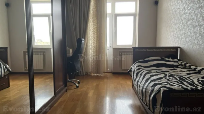 Satılır 4 otaqlı Mənzil Yeni tikili 185 m² Elmlər Akademiyası m. - şəkil 4
