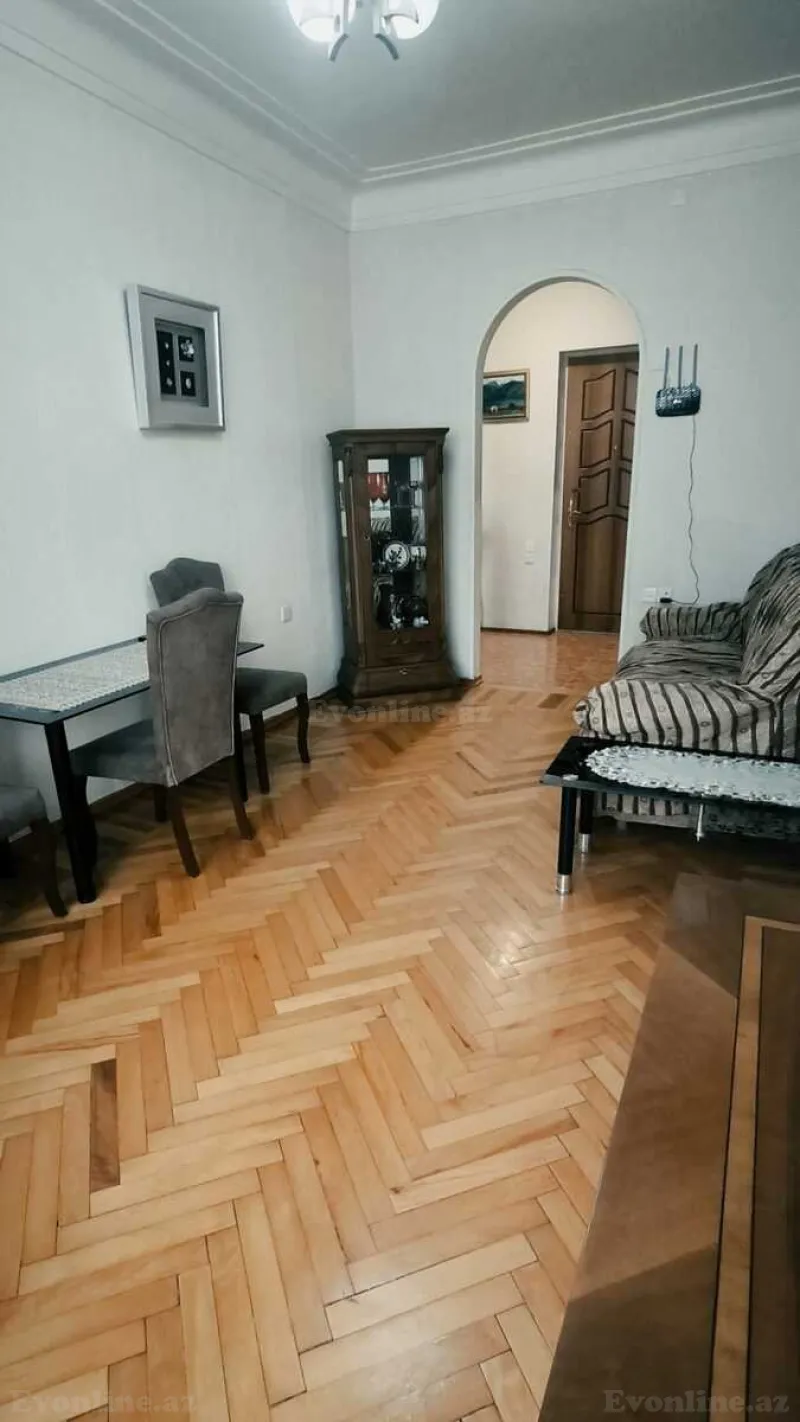 Kirayə verilir 2 otaqlı Mənzil Köhnə tikili 60 m² 28 May m.