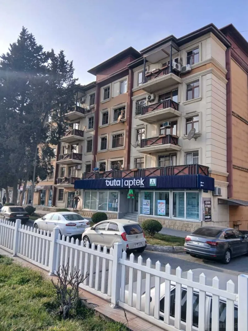 Bakı, Binəqədi r., Nəsimi m., 6-cı mikrorayonda 2 otaqlı mənzil satılır