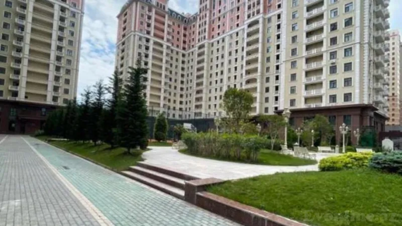 Satılır 4 otaqlı Mənzil Yeni tikili 162 m² Elmlər Akademiyası m.
