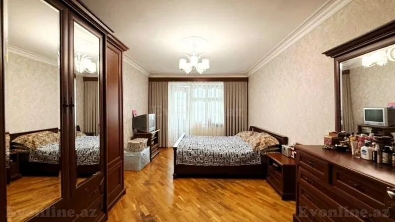 Satılır 3 otaqlı Mənzil Köhnə tikili 80 m² Gənclik m.