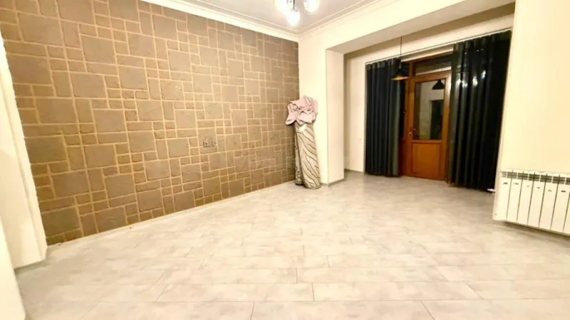 Satılır 3 otaqlı Mənzil Köhnə tikili 90 m² Gənclik m. - şəkil 2