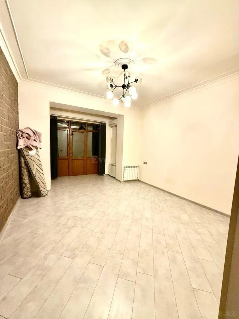 Satılır 3 otaqlı Mənzil Köhnə tikili 90 m² Gənclik m. - şəkil 3