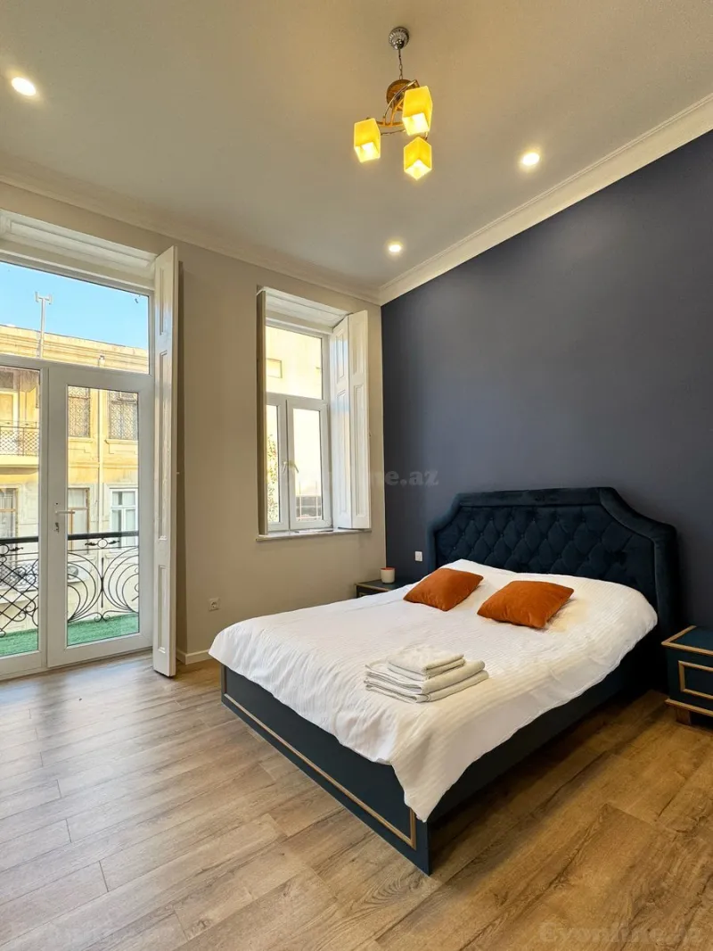 Kirayə verilir 2 otaqlı Mənzil Köhnə tikili 40 m² Sahil m.