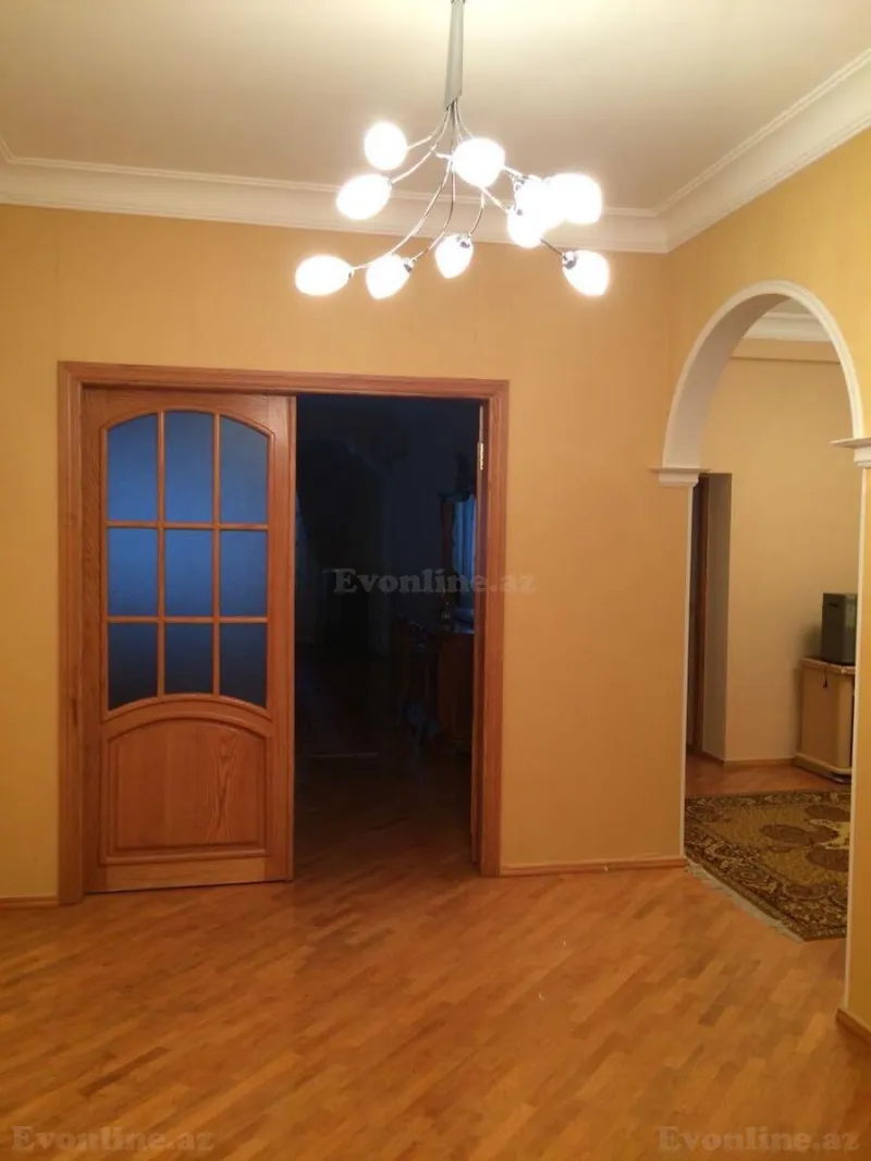 Kirayə verilir 4 otaqlı Mənzil Yeni tikili 200 m² Nizami m. - şəkil 18