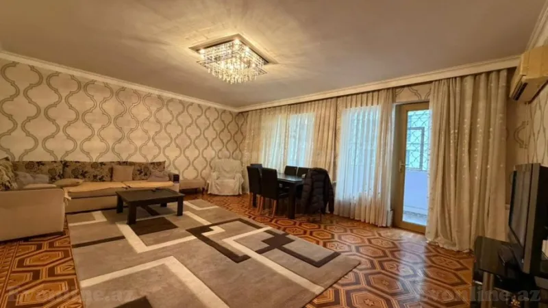 Satılır 4 otaqlı Mənzil Köhnə tikili 100 m² Gənclik m.