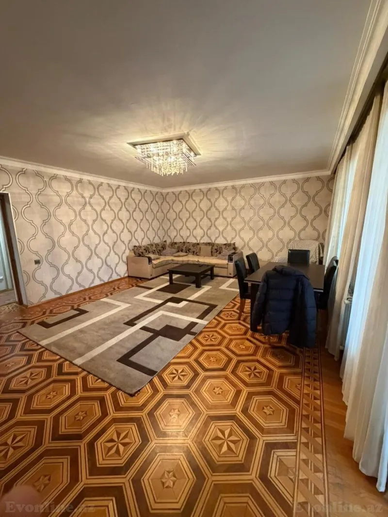 Satılır 4 otaqlı Mənzil Köhnə tikili 100 m² Gənclik m. - şəkil 2