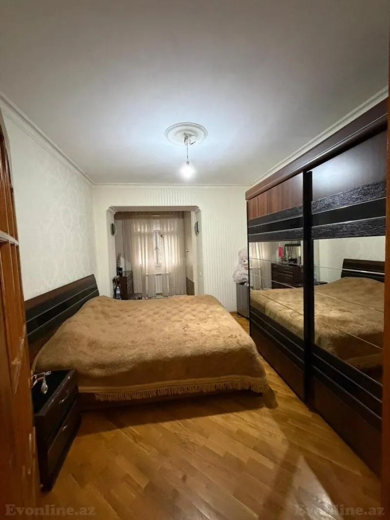 Satılır 4 otaqlı Mənzil Köhnə tikili 100 m² Gənclik m. - şəkil 3