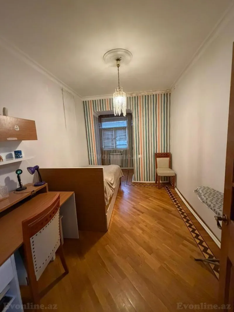 Satılır 4 otaqlı Mənzil Köhnə tikili 100 m² Gənclik m. - şəkil 5