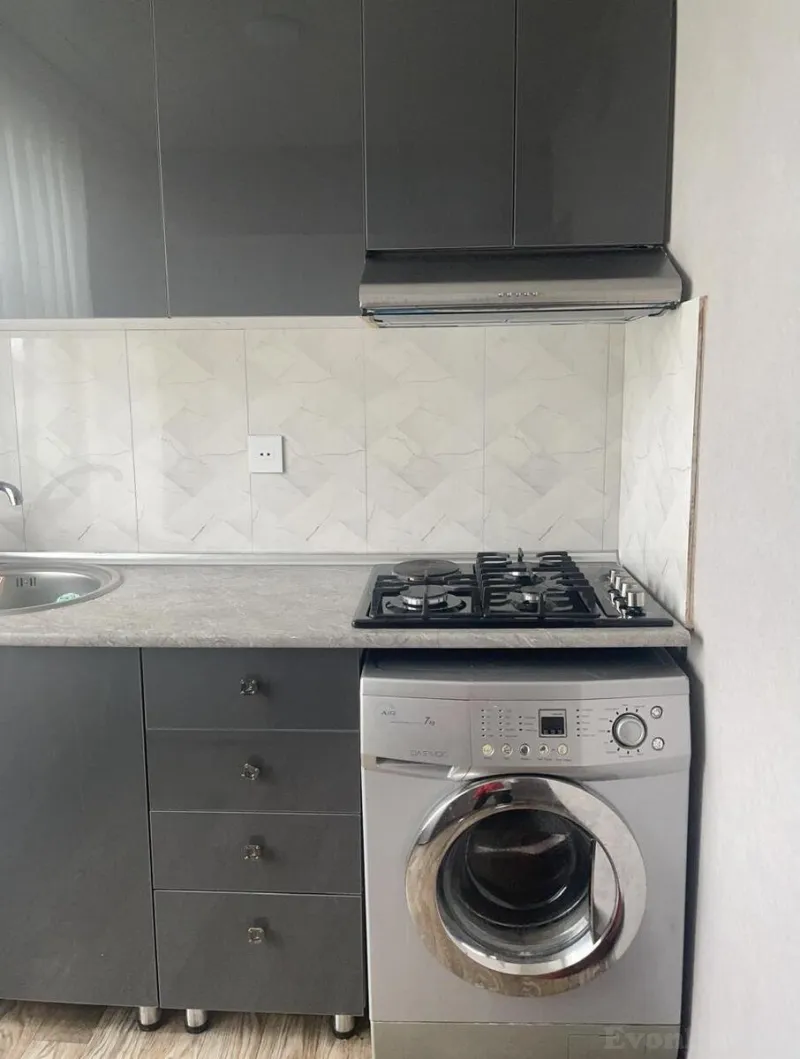Kirayə verilir 2 otaqlı Mənzil Köhnə tikili 60 m² Yasamal - şəkil 3
