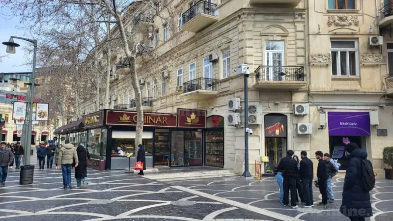 Bakı, Səbail r., Sahil m.da 1 otaqlı mənzil kirayə verilir