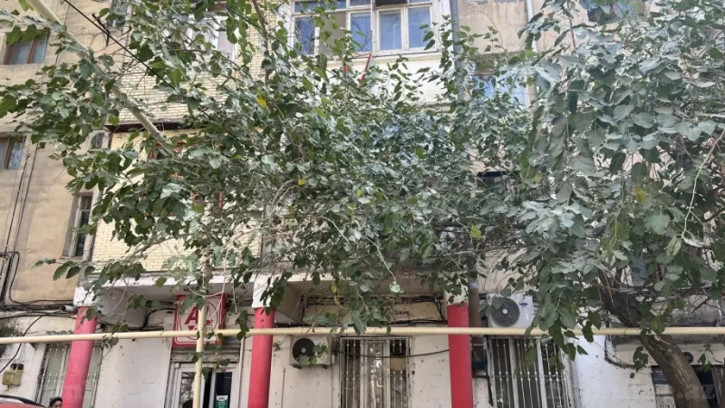 Satılır 3 otaqlı Mənzil Köhnə tikili 60 m² Xalqlar Dostluğu m. - şəkil 2