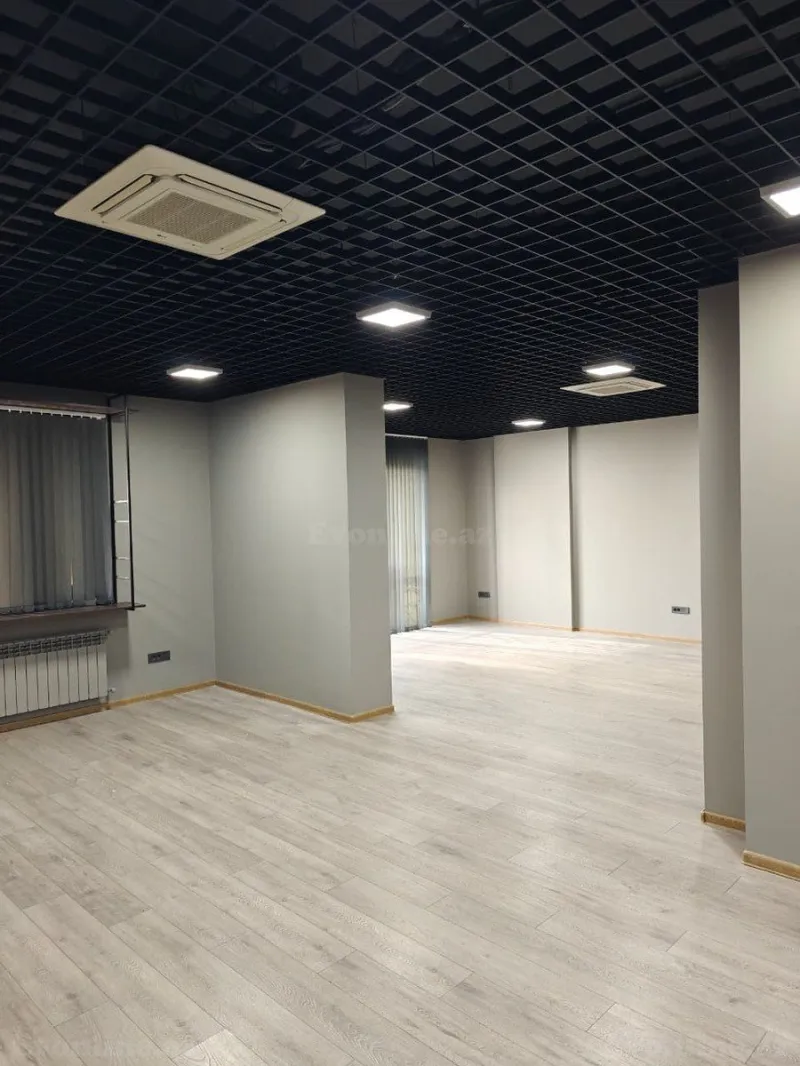 Kirayə verilir Ofis 92.7 m² 28 May m.