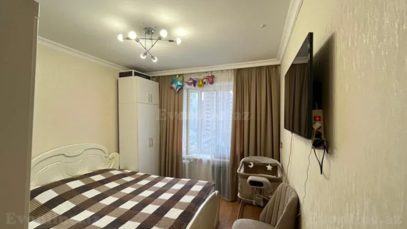 Satılır 2 otaqlı Mənzil Köhnə tikili 65 m² 8 Noyabr m. - şəkil 3