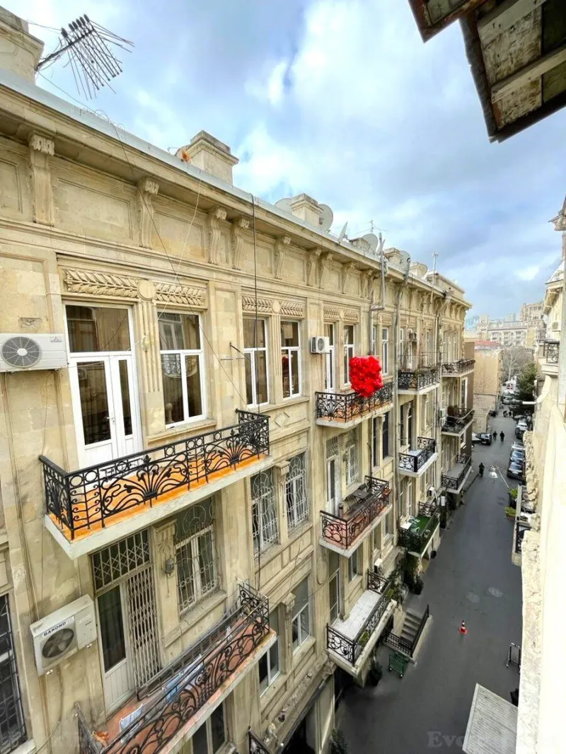 Satılır 3 otaqlı Mənzil Köhnə tikili 85 m² Sahil m. - şəkil 3