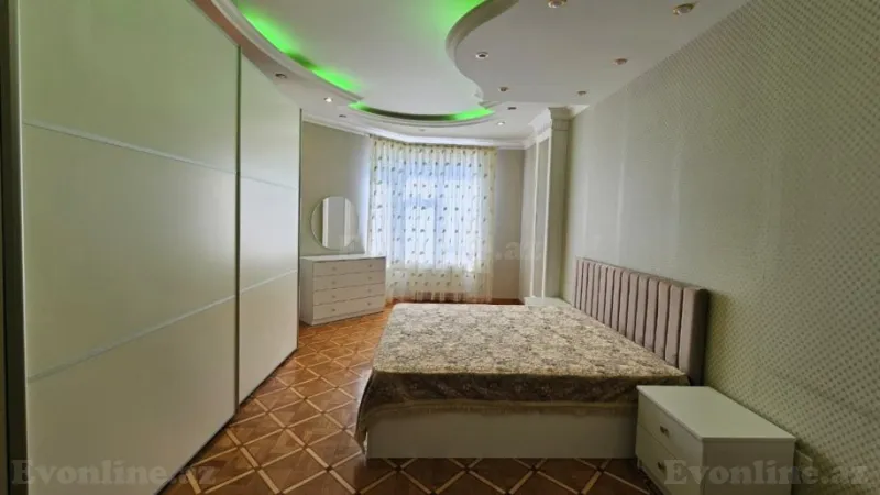 Kirayə verilir 4 otaqlı Mənzil Yeni tikili 200 m² 28 May m.