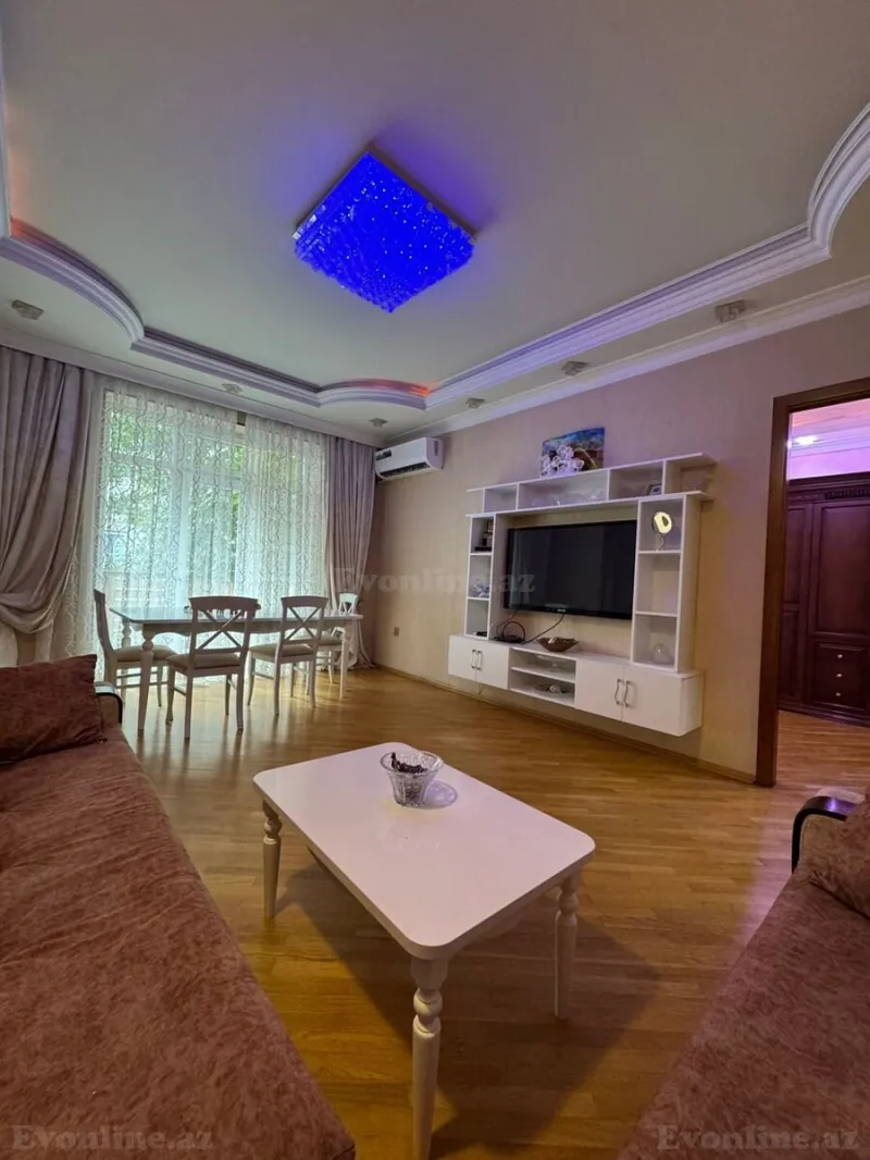 Satılır 4 otaqlı Mənzil Köhnə tikili 100 m² İçərişəhər m.