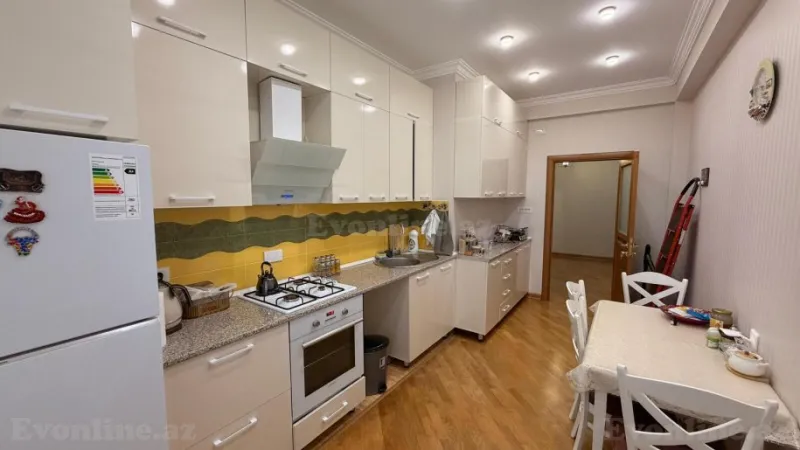 Satılır 2 otaqlı Mənzil Yeni tikili 85 m² Neftçilər m. - şəkil 2