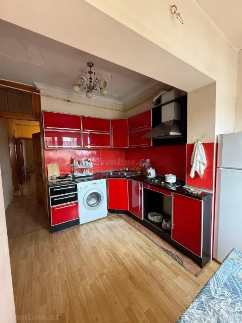 Satılır 2 otaqlı Mənzil Köhnə tikili 65 m² Gənclik m. - şəkil 2