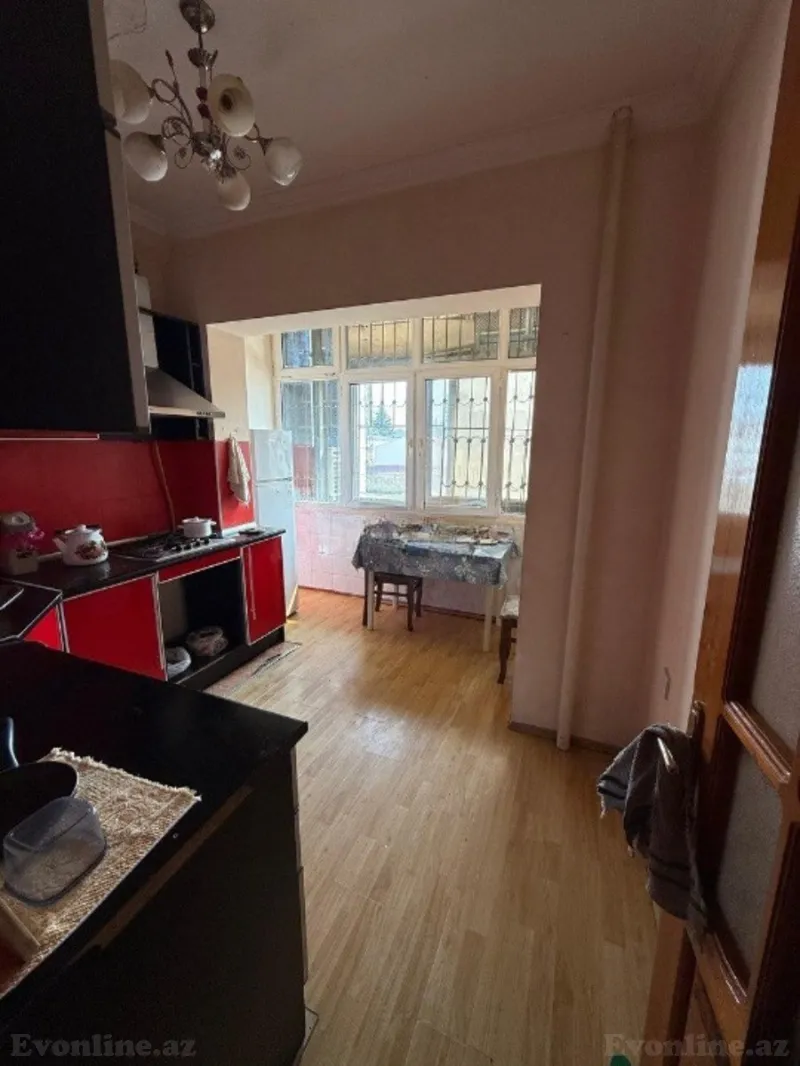 Satılır 2 otaqlı Mənzil Köhnə tikili 65 m² Gənclik m. - şəkil 3