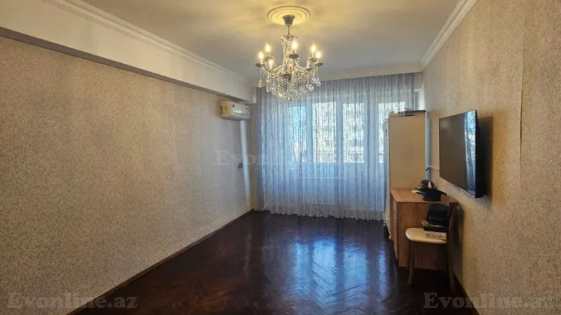 Satılır 3 otaqlı Mənzil Köhnə tikili 96 m² Elmlər Akademiyası m.