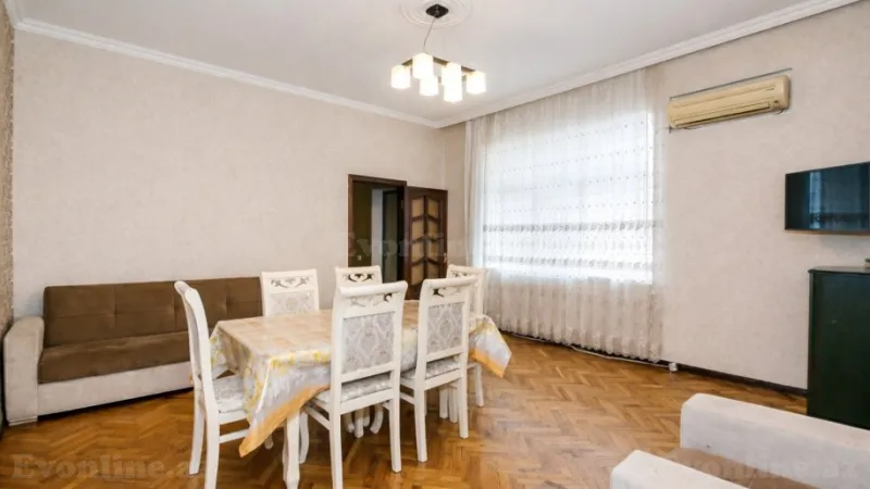 Kirayə verilir 3 otaqlı Mənzil Köhnə tikili 105 m² Sahil m.
