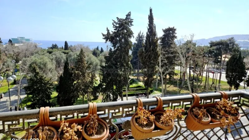 Satılır 4 otaqlı Mənzil Köhnə tikili 175 m² Sahil m. - şəkil 3