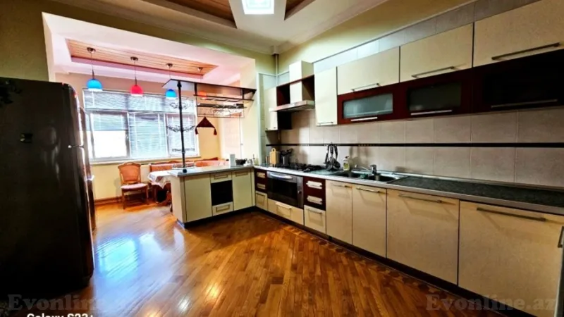 Satılır 4 otaqlı Mənzil Köhnə tikili 175 m² Sahil m. - şəkil 9