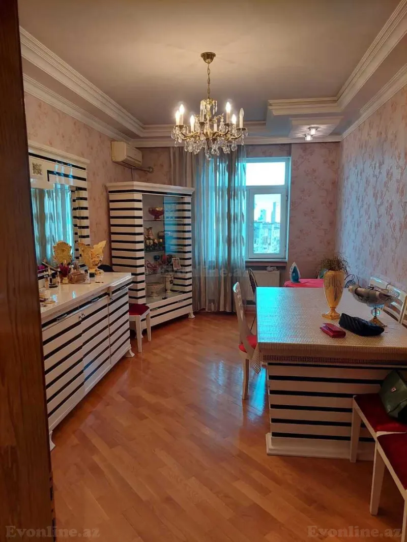 Satılır 4 otaqlı Mənzil Yeni tikili 200 m² 8-ci mikrorayon - şəkil 3