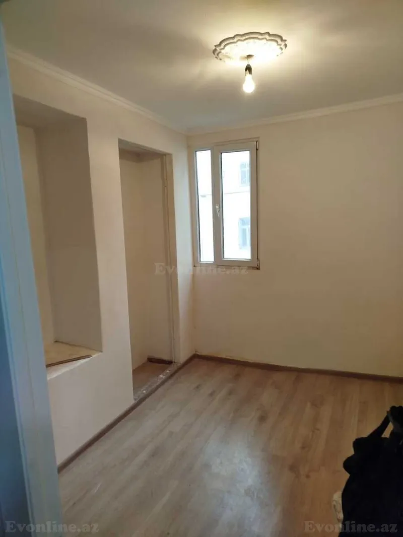Satılır 2 otaqlı Mənzil Köhnə tikili 43 m² Nizami m.