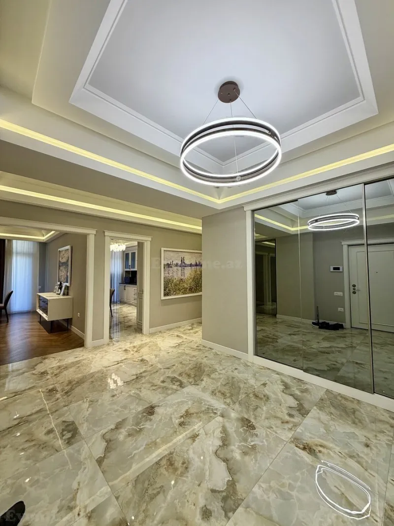 Satılır 4 otaqlı Mənzil Yeni tikili 215 m² Elmlər Akademiyası m.