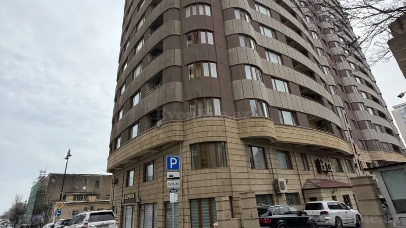 Satılır 3 otaqlı Mənzil Yeni tikili 136 m² 28 May m.