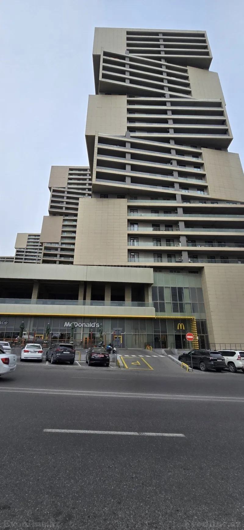 Satılır 2 otaqlı Mənzil Yeni tikili 98 m² 8 Noyabr m. - şəkil 2