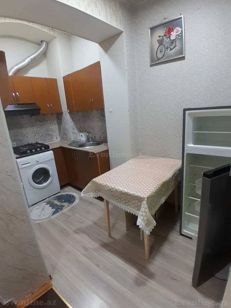 Kirayə verilir 2 otaqlı Mənzil Köhnə tikili 35 m² Sahil m.