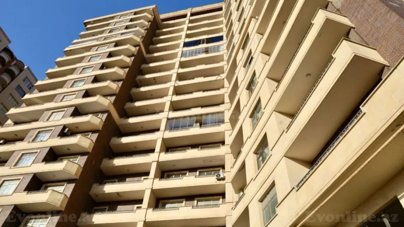 Bakı, Səbail r., Badamdarda 4 otaqlı mənzil satılır