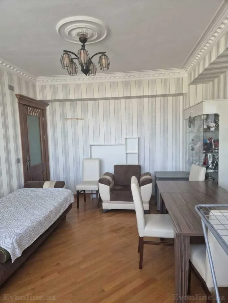 Satılır 4 otaqlı Mənzil Köhnə tikili 90 m² 6-cı mikrorayon - şəkil 3