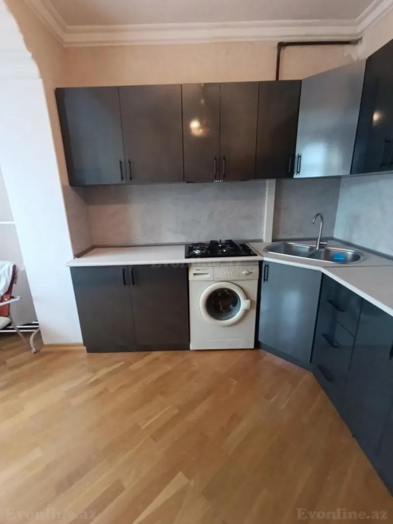 Satılır 2 otaqlı Mənzil Köhnə tikili 65 m² 8-ci mikrorayon - şəkil 2