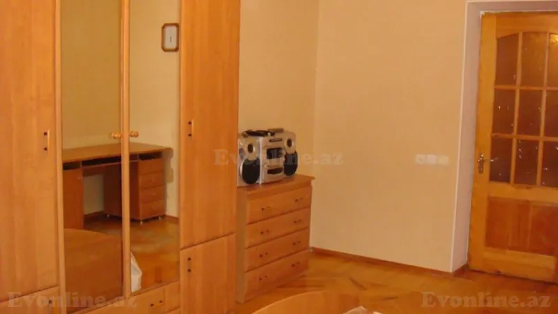 Satılır 3 otaqlı Mənzil Köhnə tikili 75 m² Yasamal r. - şəkil 3