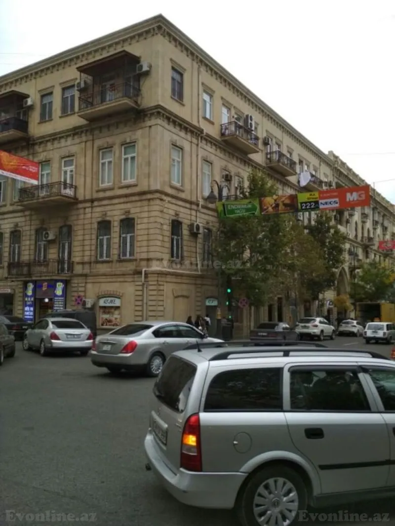 Satılır 4 otaqlı Mənzil Köhnə tikili 145 m² 28 May m.