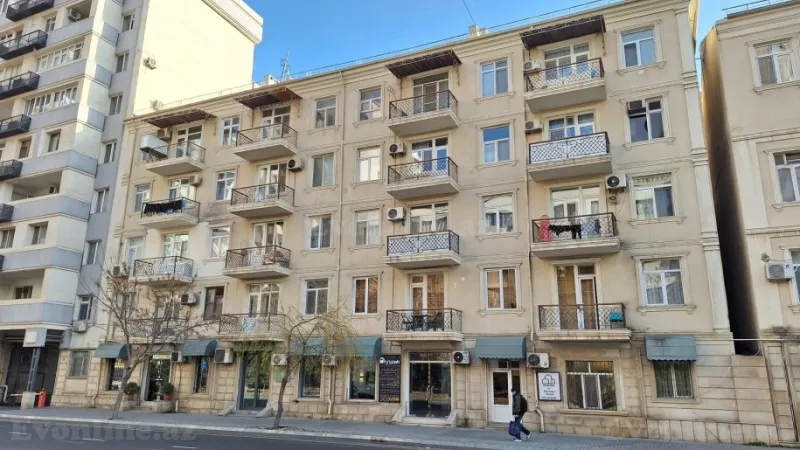 Satılır 3 otaqlı Mənzil Köhnə tikili 65 m² 28 May m.